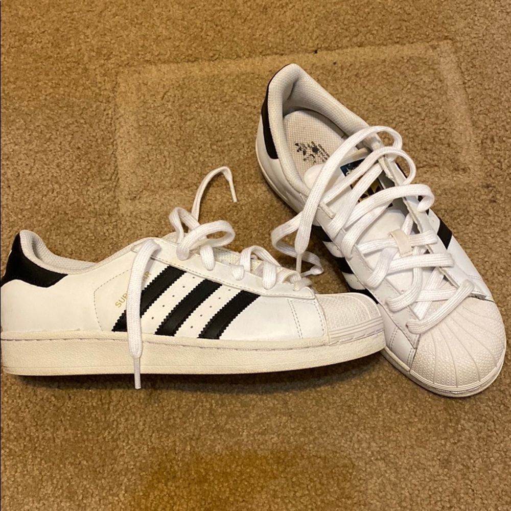 Womens Adidas superstar